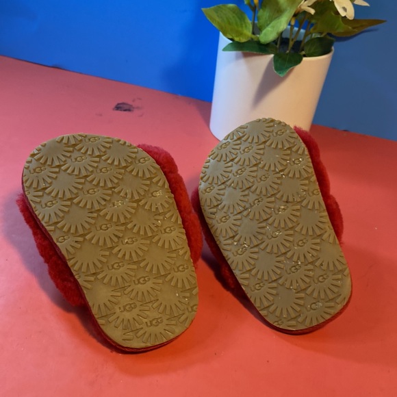 Baby Ugg slippers SZ 04/05 - Picture 5 of 7